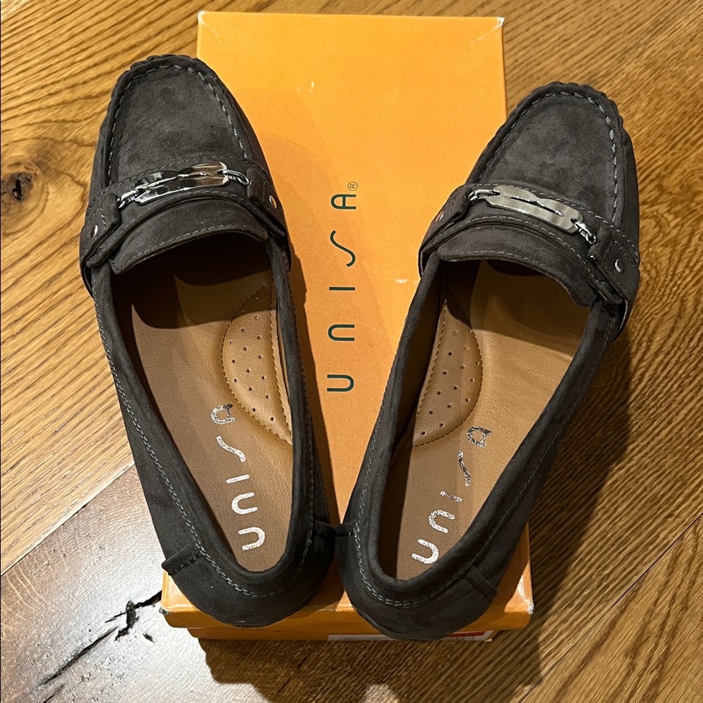 Unisa Women's Dark Grey Moccasins
